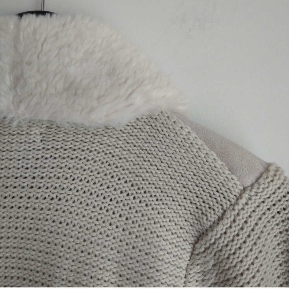 Chelsea & Theodore Faux Fur Wrap Cream Knit - Picture 12 of 16